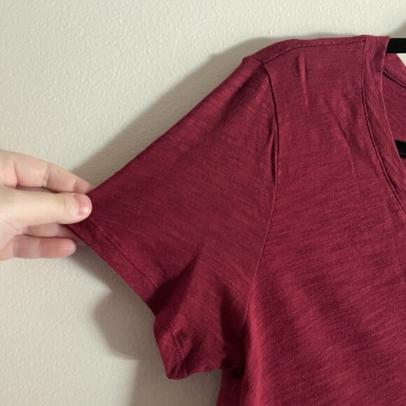 Old Navy Women S Maroon Short Sleeve EveryWear Slub-Knit V-Neck T-Shirt NWT - Picture 4 of 9
